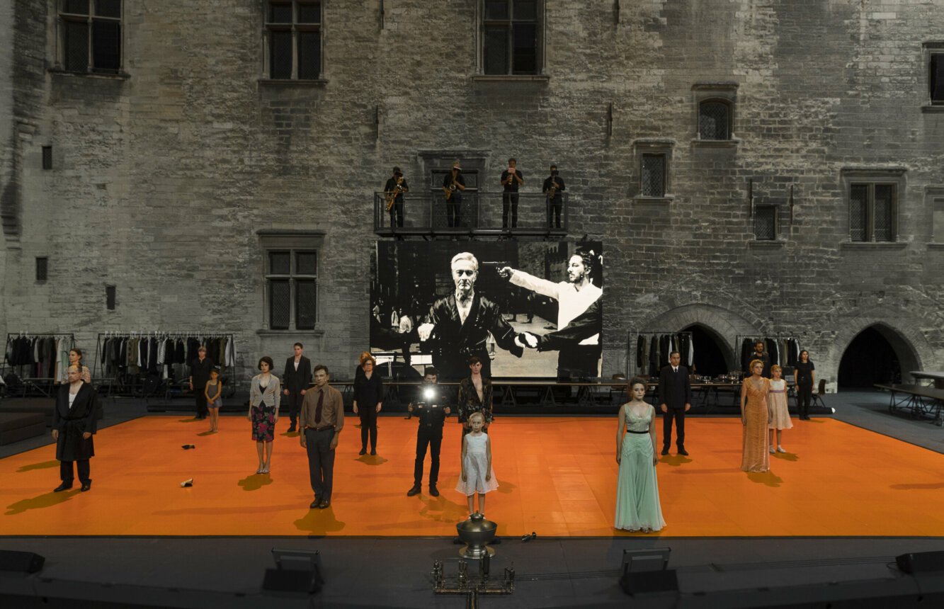 Les Damnes - Comédie-Francaise - Ivo van Hove - Festival d'Avginon - Cour d'honneur du Palais des Papes © Jan Verswevyeld