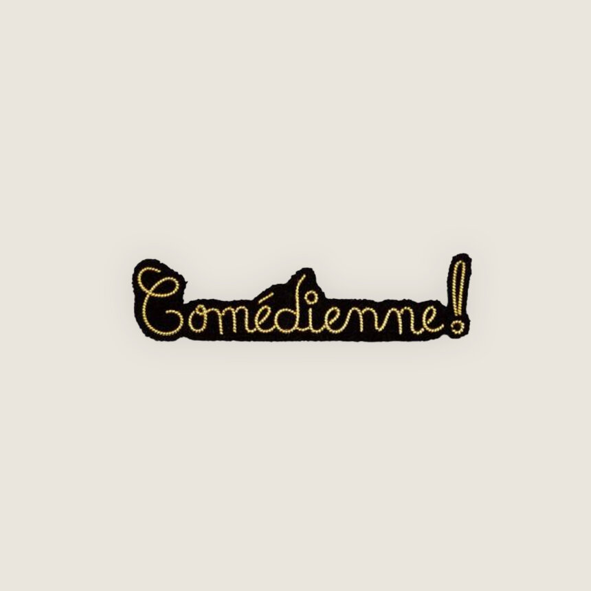 Macon et Lesquoy x Comedie Francaise - Broche brodée a la main - accessoire mode - idee cadeau theatre - Comédienne