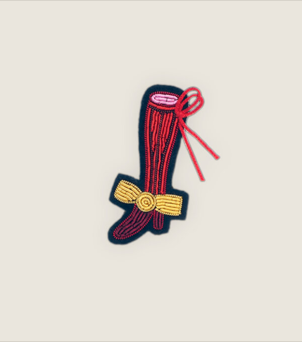 Macon et Lesquoy x Comedie Francaise - Broche brodée a la main - accessoire mode - idee cadeau theatre - botte