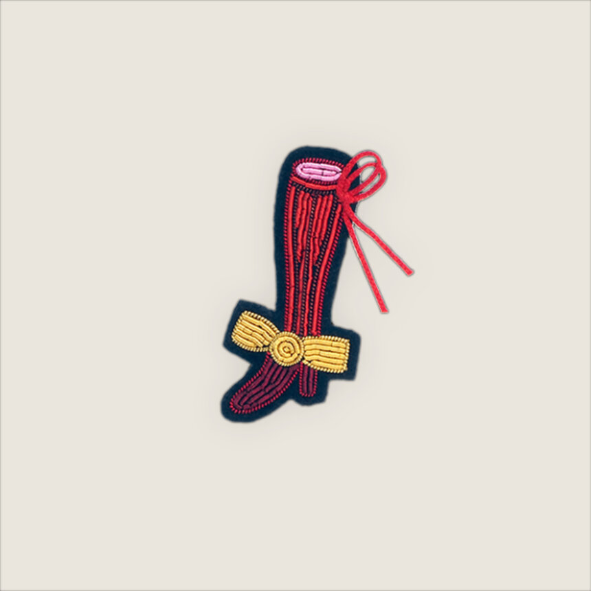 Macon et Lesquoy x Comedie Francaise - Broche brodée a la main - accessoire mode - idee cadeau theatre - botte