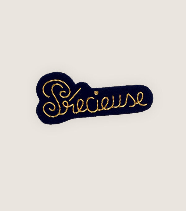 Macon et Lesquoy x Comedie Francaise - Broche brodée a la main - accessoire mode - idee cadeau theatre - précieuse