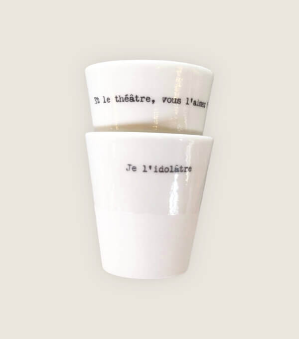 Porcelaine Faite main en France Artisanat Création Francaise Sophie Masson Comedie Francaise Citation de theatre Tasse expresso Duo Et le theatre vous l'aimez je l'idolatre