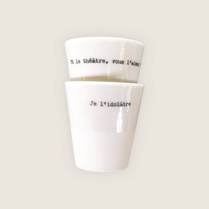 Porcelaine Faite main en France Artisanat Création Francaise Sophie Masson Comedie Francaise Citation de theatre Tasse expresso Duo Et le theatre vous l'aimez je l'idolatre