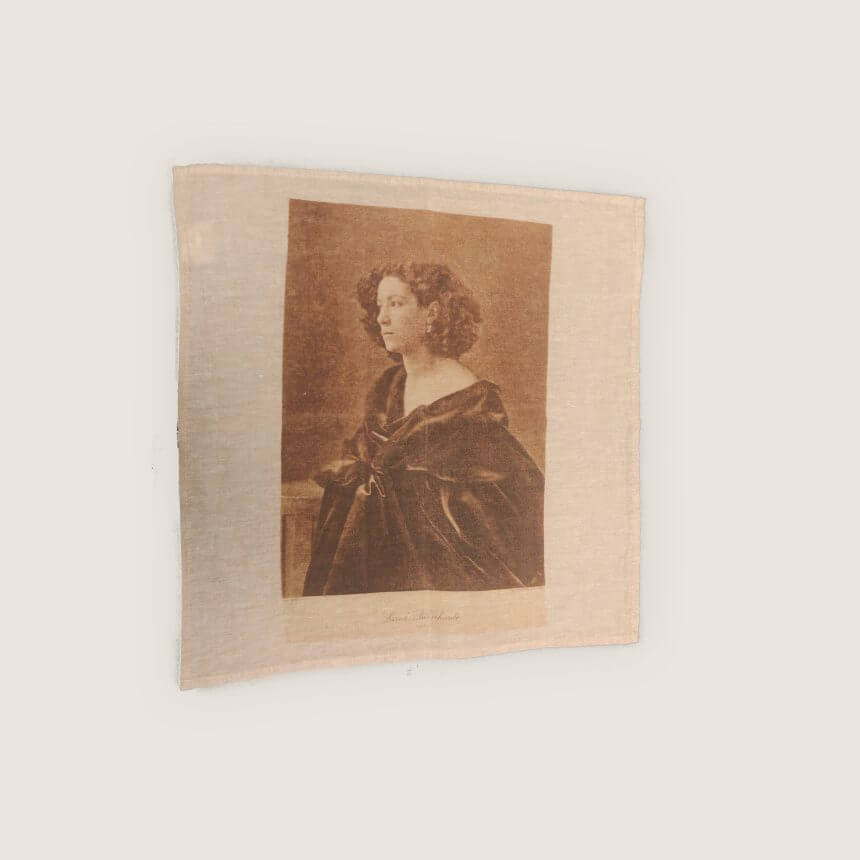Serie Limitee Louise Comedie Francaise Linge de maison en lin Sarah Berhardt ARchives theatre
